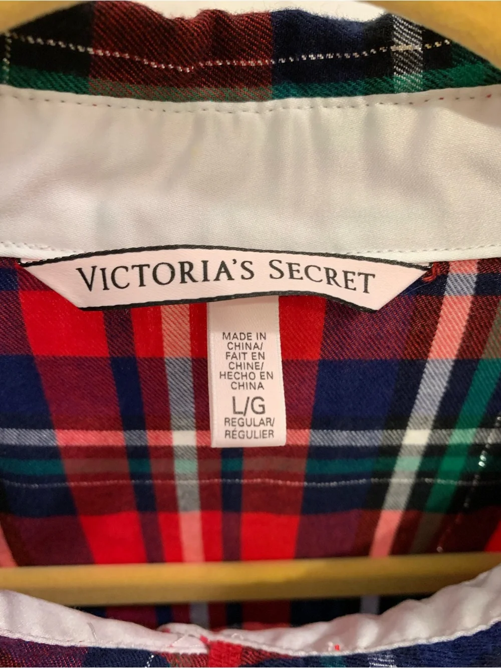 Victoria’s Secret Holiday Red Blue Plaid Large Pajama Set.                  3791